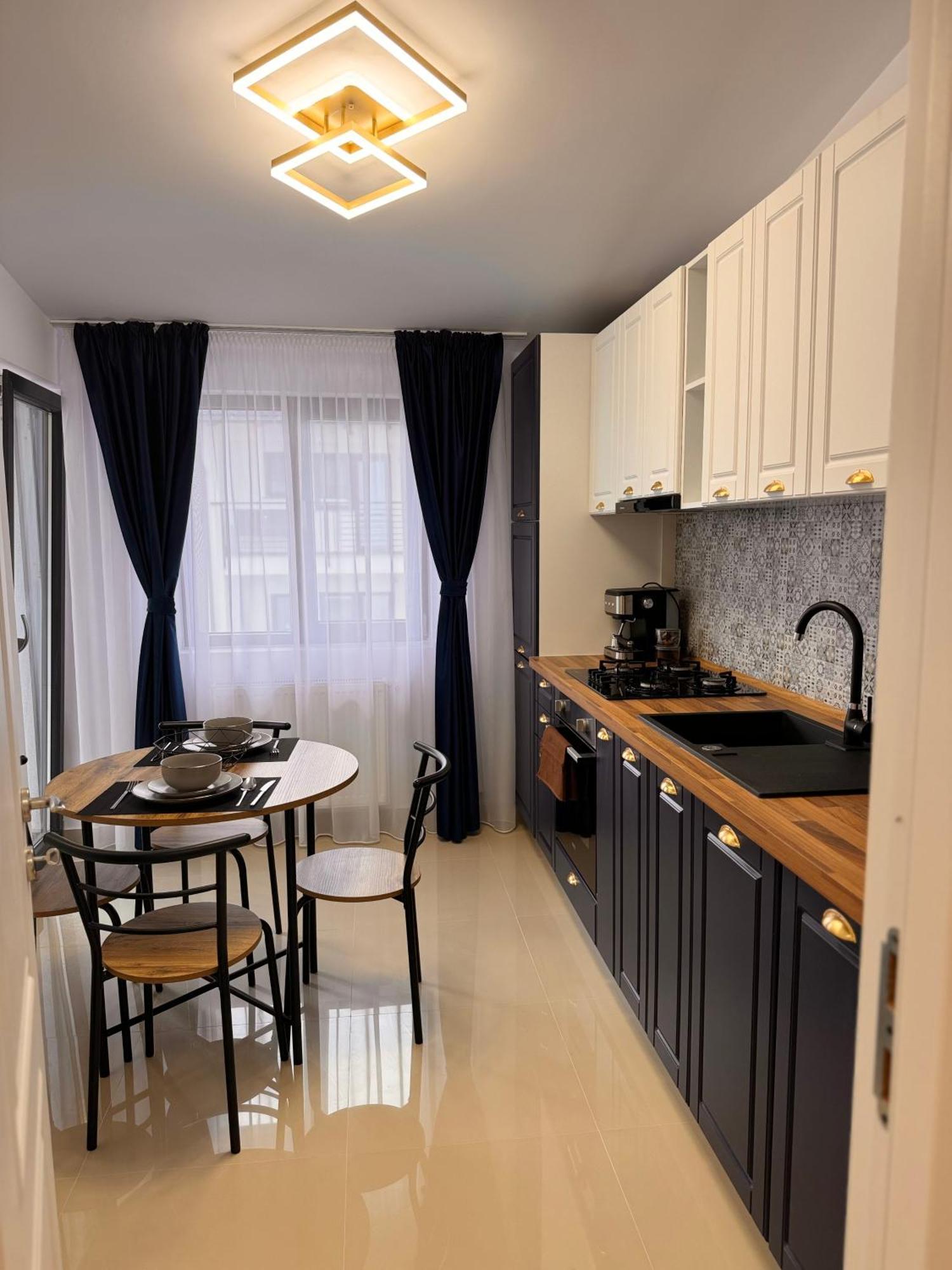 Appartamento Jungle Loft Suceava Esterno foto